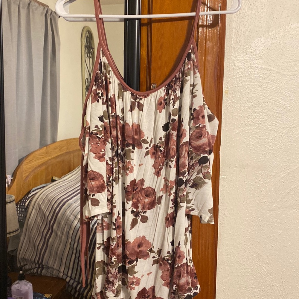Size small floral top